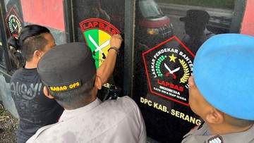 Polres Serang Tertibkan Atribut Ormas Demi Kondusivitas