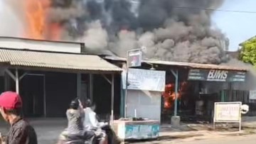 Kebakaran Bogor: Bengkel & Warung Soto, Rugi Rp 100 Jt