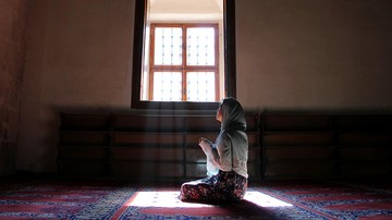 6 Doa Penenang Hati: Arab, Latin, & Arti
